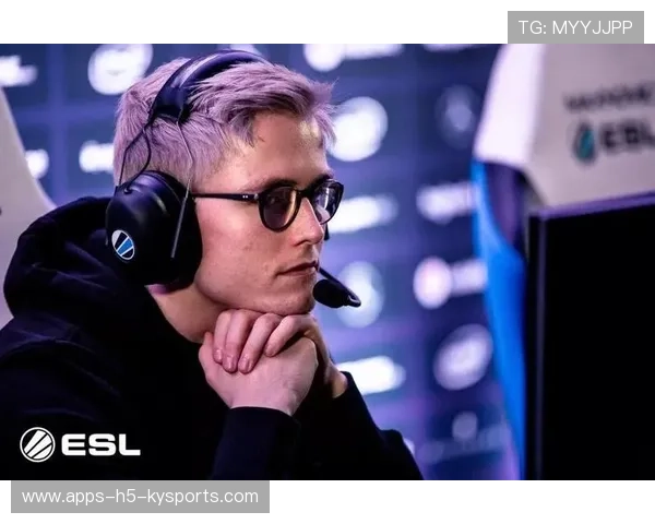 Aster与其他战队激烈对抗，aster队伍